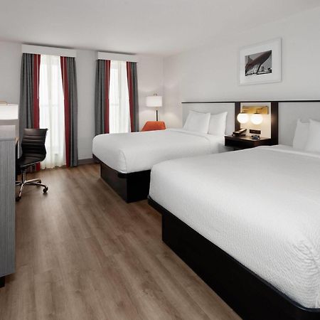 Ramada By Wyndham Milwaukee Hotel Bagian luar foto