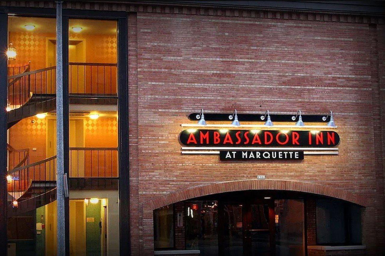 Ramada By Wyndham Milwaukee Hotel Bagian luar foto