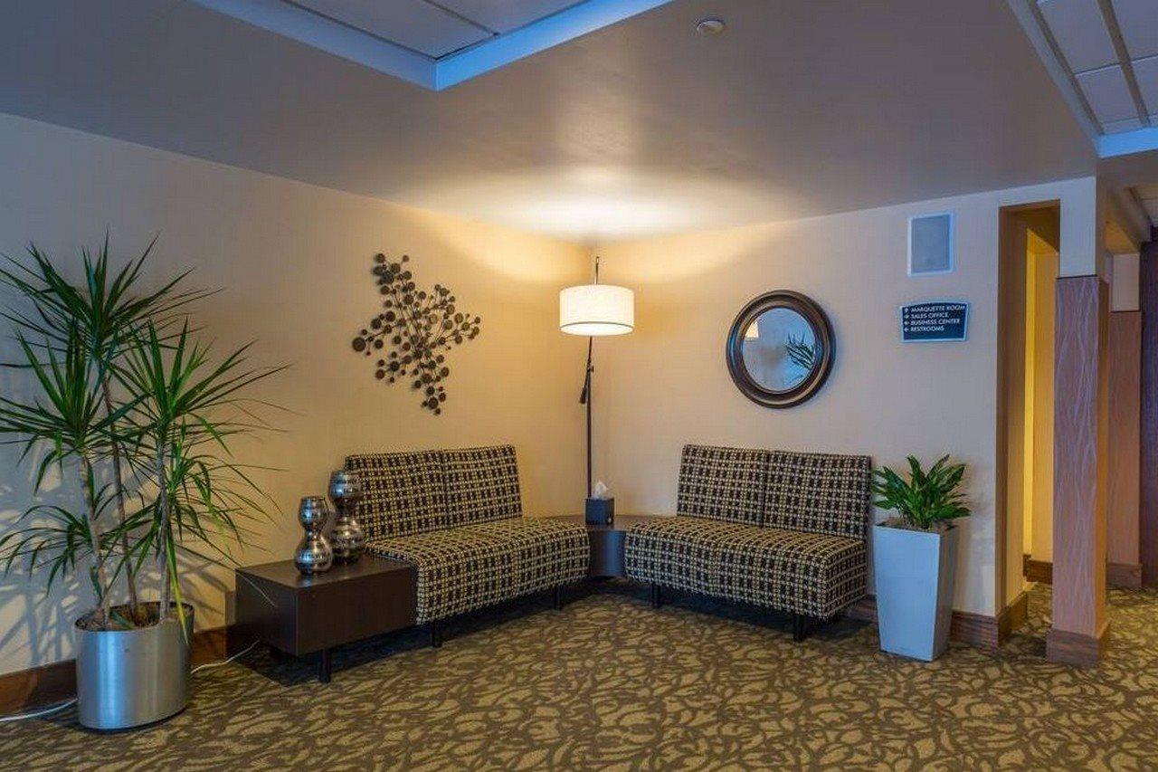 Ramada By Wyndham Milwaukee Hotel Bagian luar foto