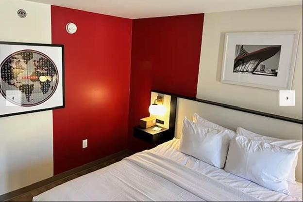 Ramada By Wyndham Milwaukee Hotel Bagian luar foto