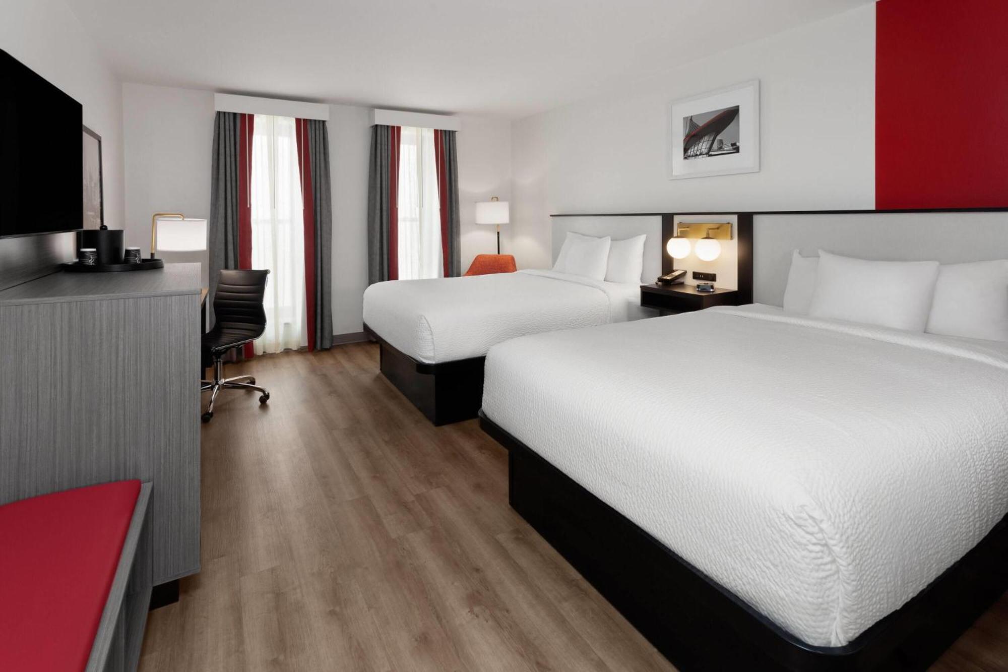 Ramada By Wyndham Milwaukee Hotel Bagian luar foto