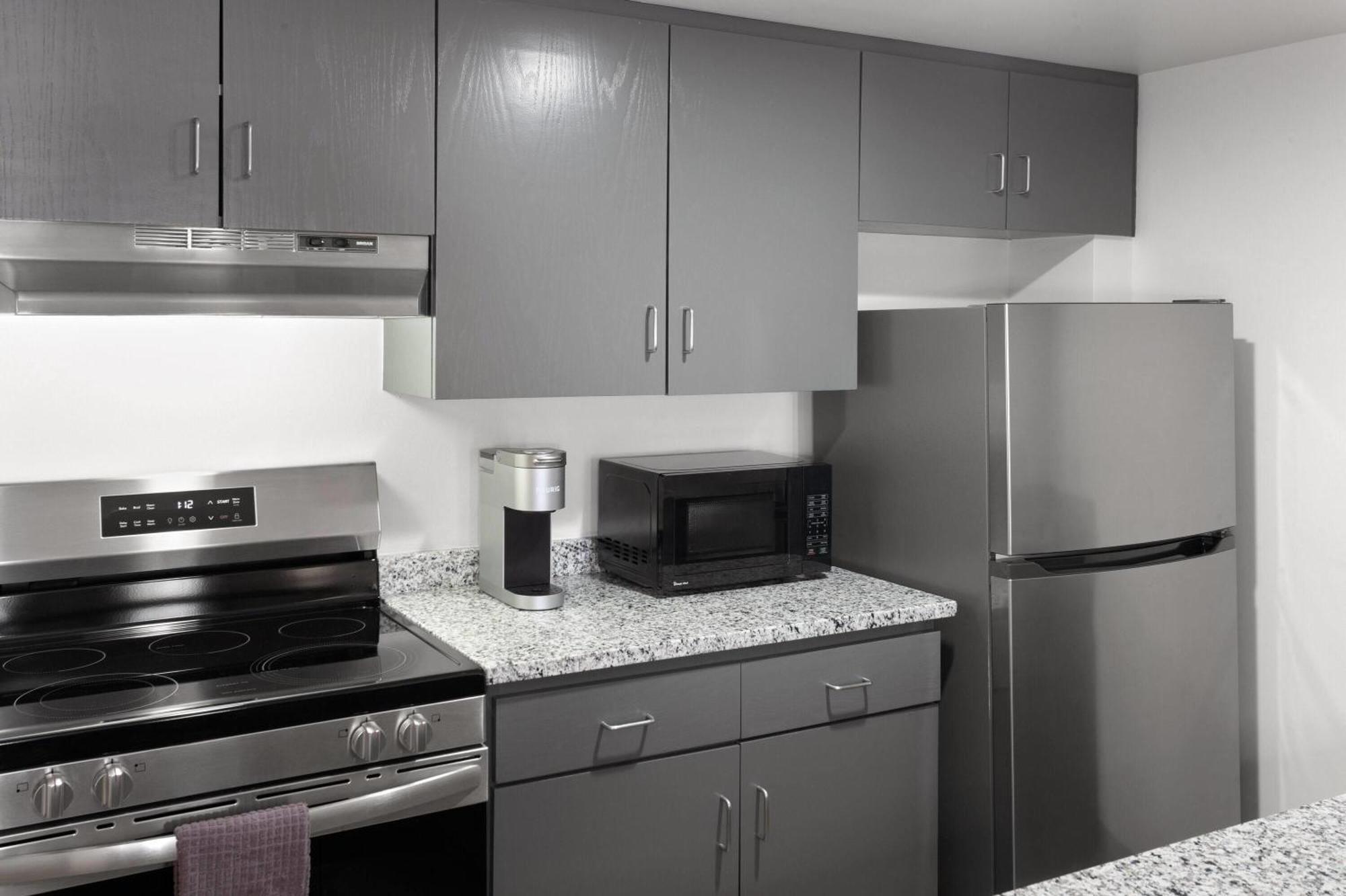 Ramada By Wyndham Milwaukee Hotel Bagian luar foto