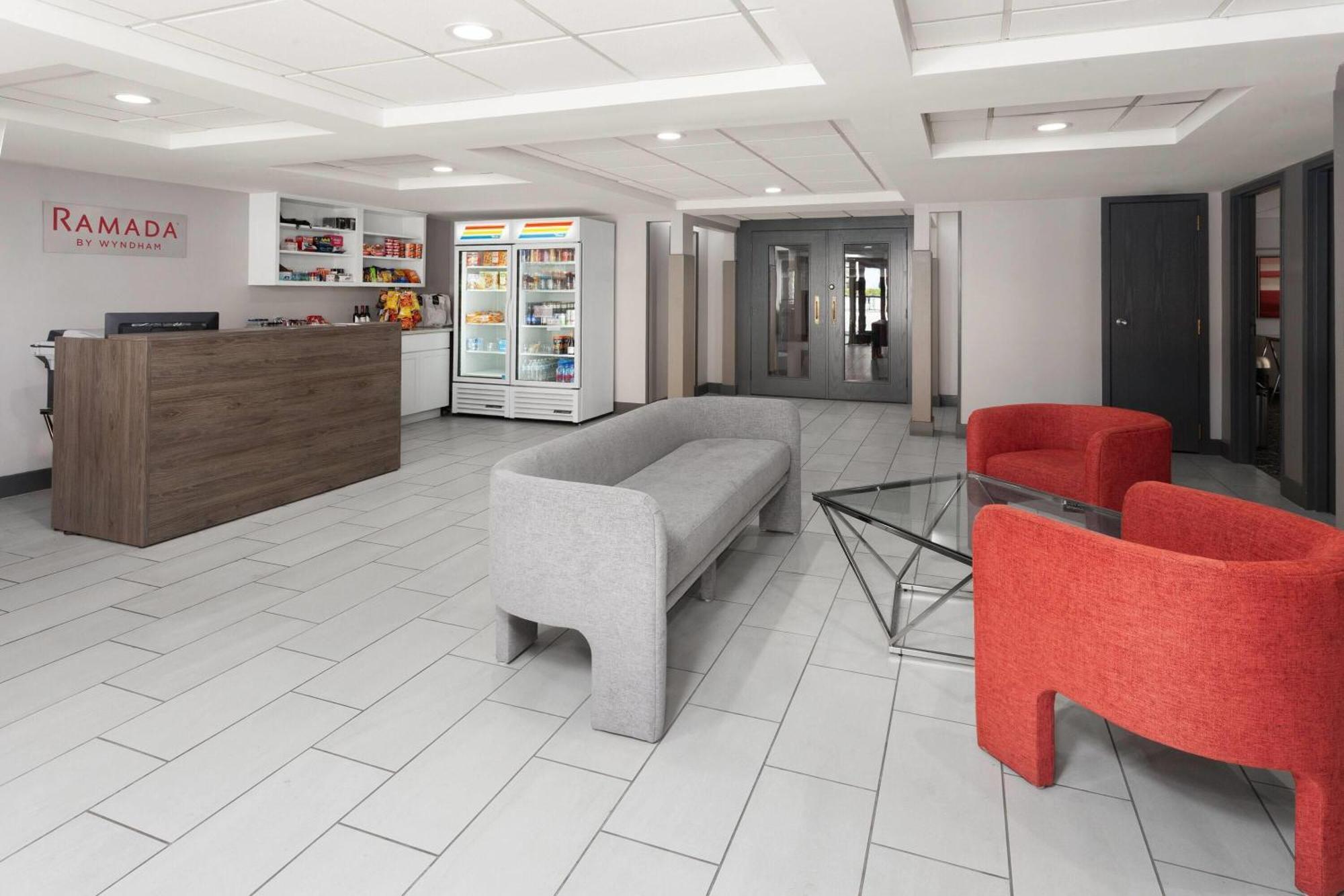 Ramada By Wyndham Milwaukee Hotel Bagian luar foto