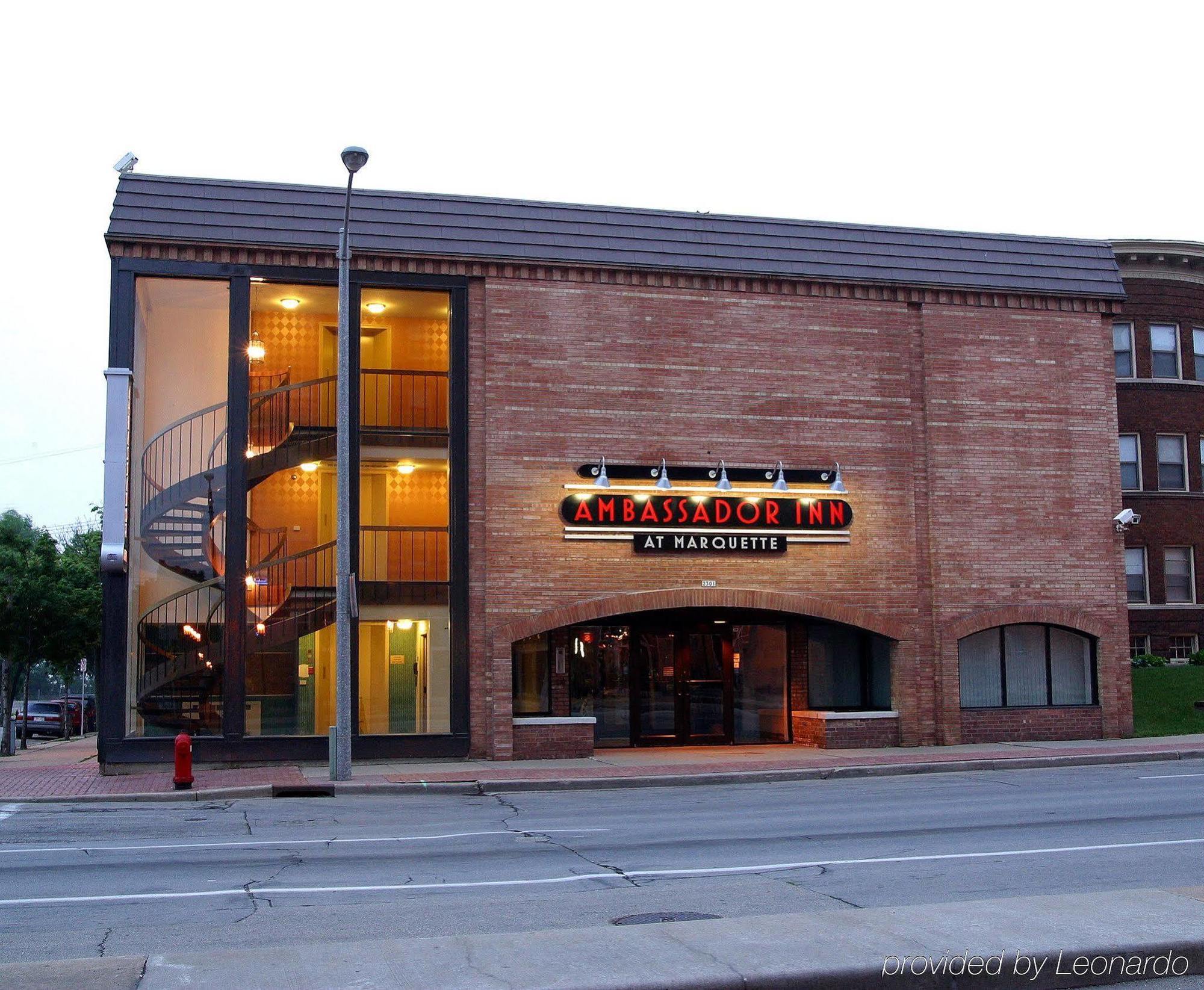 Ramada By Wyndham Milwaukee Hotel Bagian luar foto