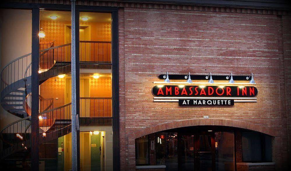 Ramada By Wyndham Milwaukee Hotel Bagian luar foto